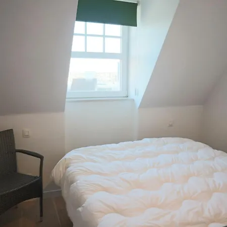 Coastal Duplex With Balcony, Cleaning Included Lägenhet *