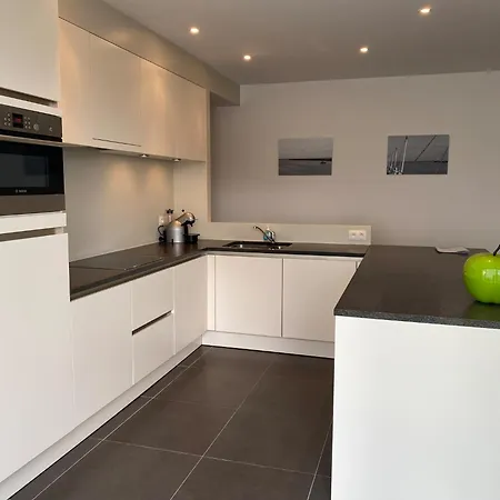 Coastal Duplex With Balcony, Cleaning Included * ניופורט
