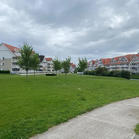 Coastal Duplex With Balcony, Cleaning Included Lägenhet