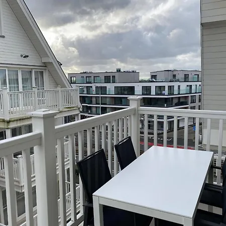 Coastal Duplex With Balcony, Cleaning Included דירה ניופורט