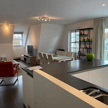 דירה Coastal Duplex With Balcony, Cleaning Included *